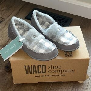 Waco Shoe Company Buffalo check grey slippers.  Size8.  NWT